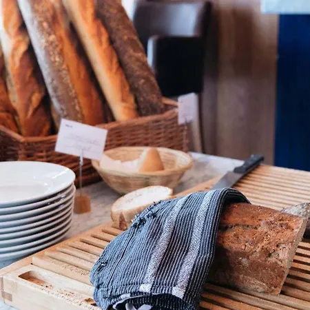 Langley Tango ホテル 3*